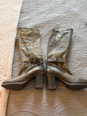 White Mountain Summit Boots in Cement. Great Condition 6.5